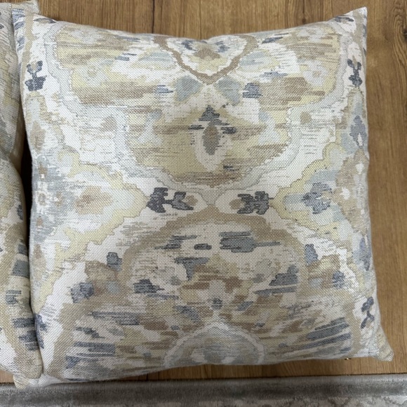 Set of 2 throw pillows - Picture 2 of 5